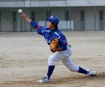 滋賀の川崎千由紀投手は11年に滋賀の学童選抜が岡山の大会で優勝したとき、主将を務めた選手。成長しました！
