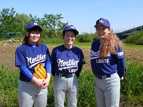 ノーザンライツには娘の朋美さん、高校生の孫の芽依さんも在籍。女子野球界初の三世代野球を実現！