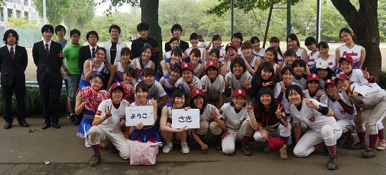 いつも大応援団が駆けつける上智大学。OGの中からは日本代表や女子野球界を支える人材がたくさん出ている