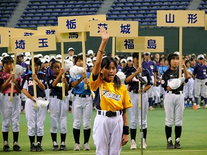 NPBガールズトーナメントの開会式。選手宣誓する福岡の副田有理主将