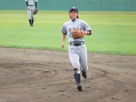 ベスト8に進出した京都外大西。写真はベスト18に選ばれた二塁手、大橋未来選手