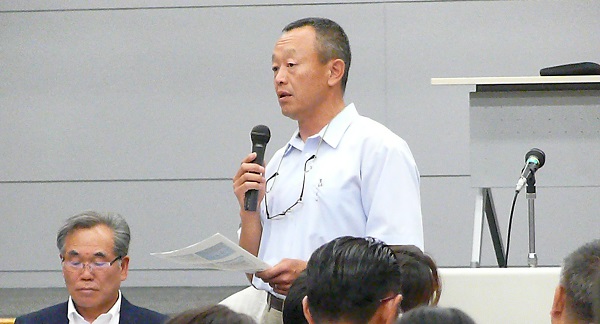 東京都知事杯の監督主将会議で講演する鳥居先生