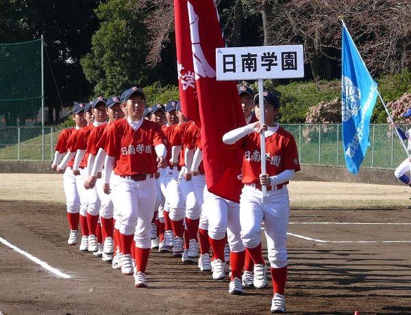 昨年、女子野球W杯が開かれた宮崎からは、日南学園が参加